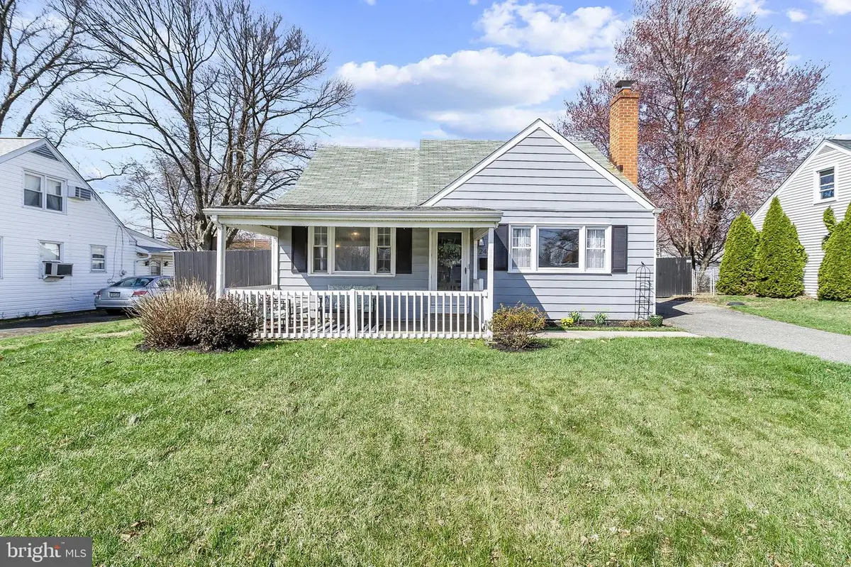 240 Upland Rd, Brookhaven, PA 19015 - #1