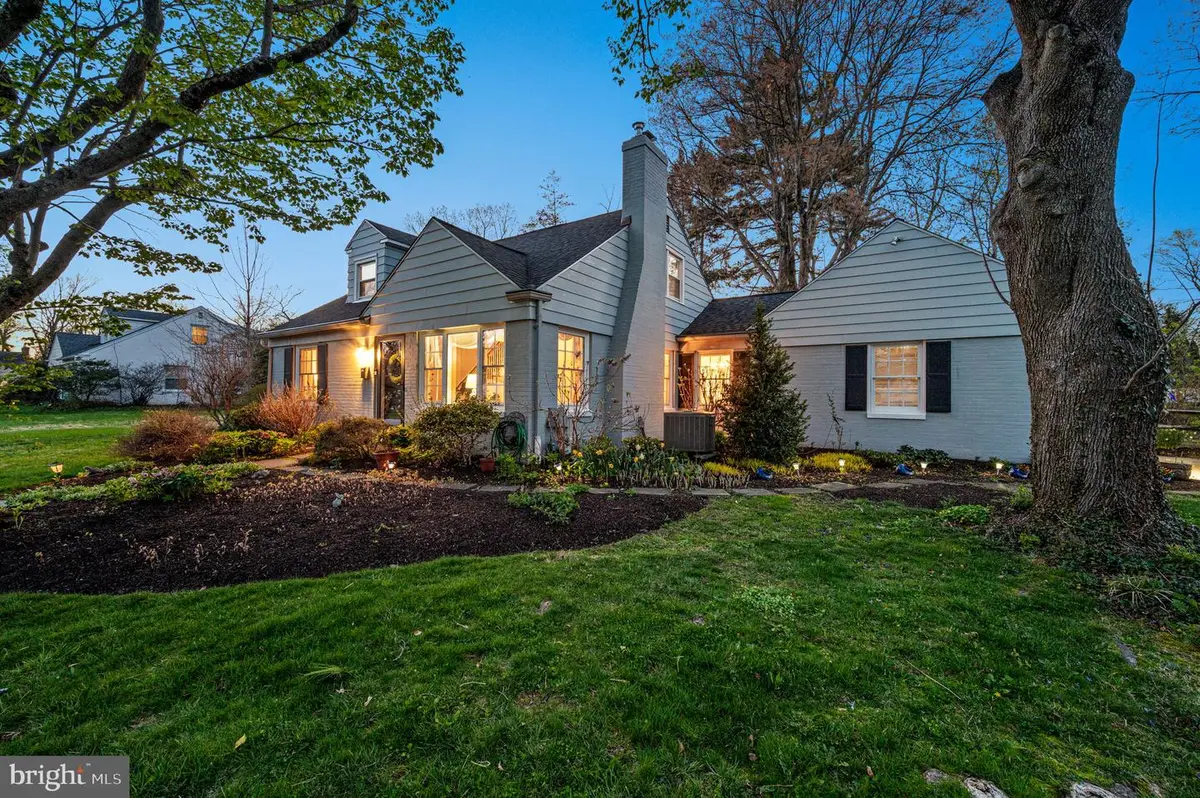 303 Barry Ln, Wallingford, PA 19086 - #1