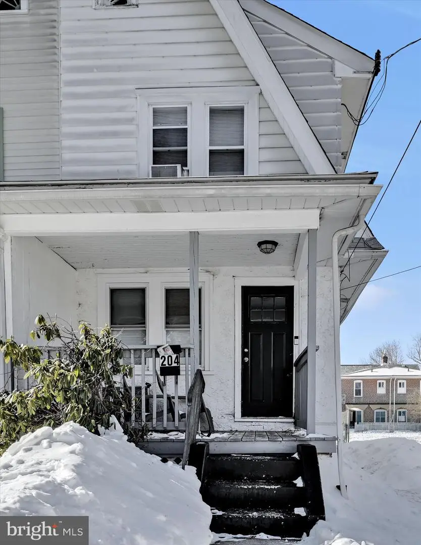 204 E Avon Rd, Brookhaven, PA 19015 - #1