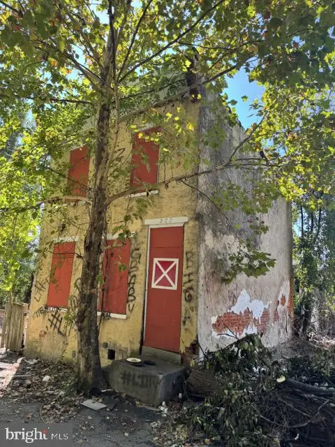 222 Byram St, Chester, PA 19013 - #2