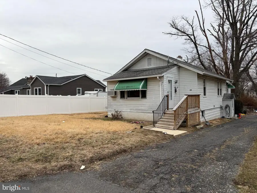 1015 Galbraith Ave, Upper Chichester, PA 19061 - #2