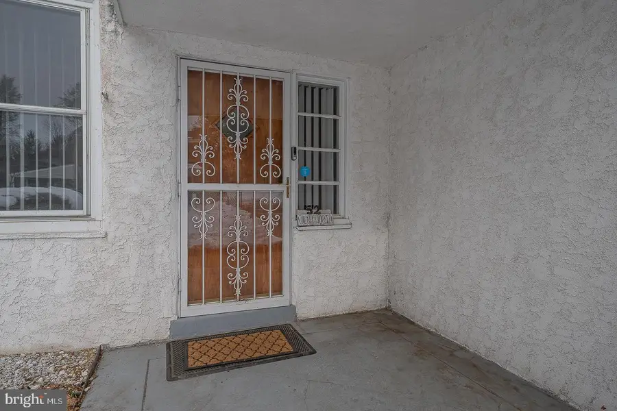 52 Wentworth Ln, Bryn Mawr, PA 19010 - #2