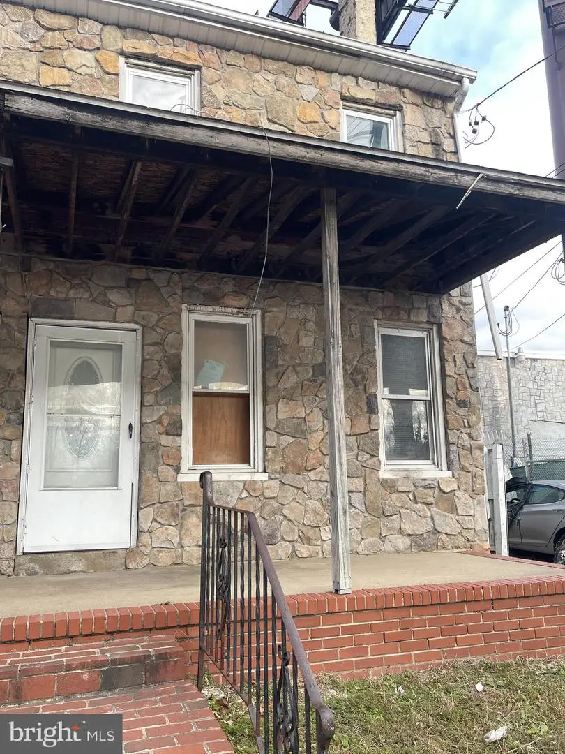 409 Flower St, Chester, PA 19013 - #1