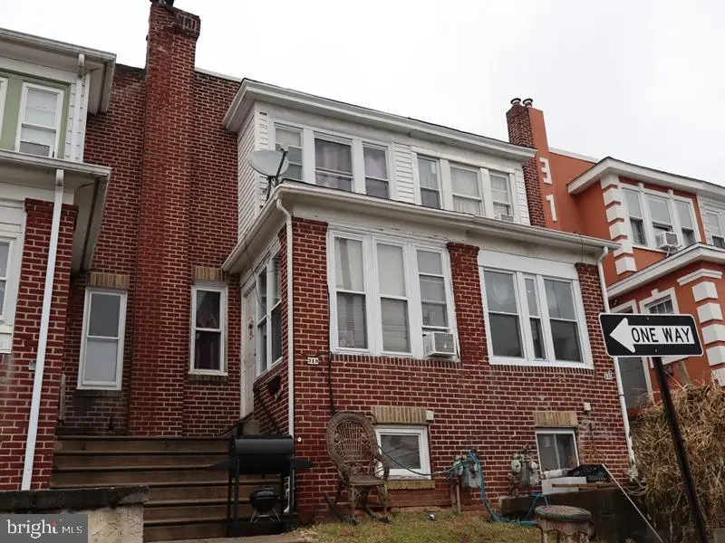 319 Avon Rd, Upper Darby, PA 19082 - #3