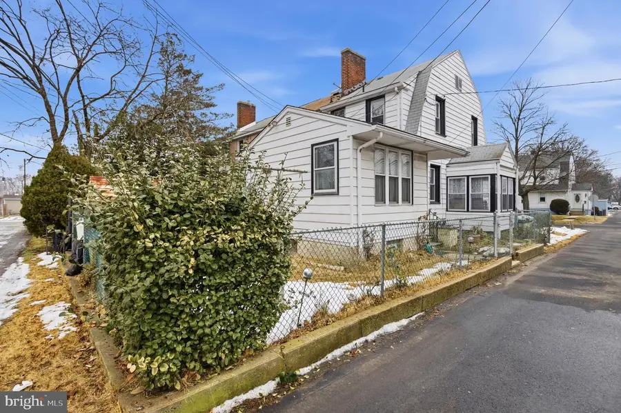 16 Seneca St, Essington, PA 19029 - #3