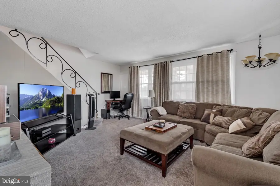 1402 Conway Dr, Swarthmore, PA 19081 - #3