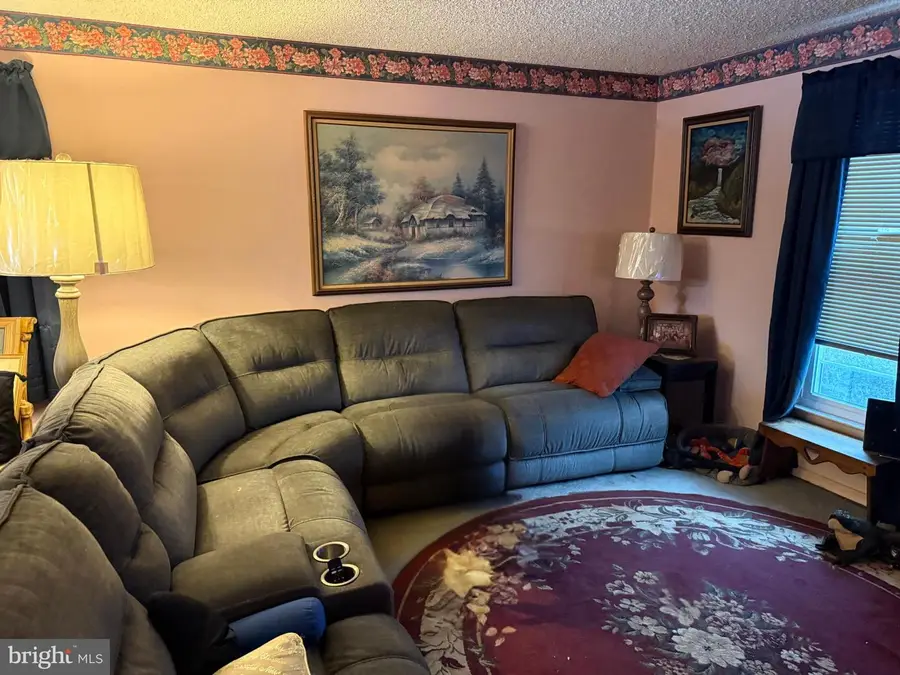 620 Bender Dr, Upper Chichester, PA 19014 - #3