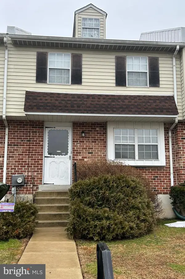 15 Colonial Cir, ASTON, PA 19014