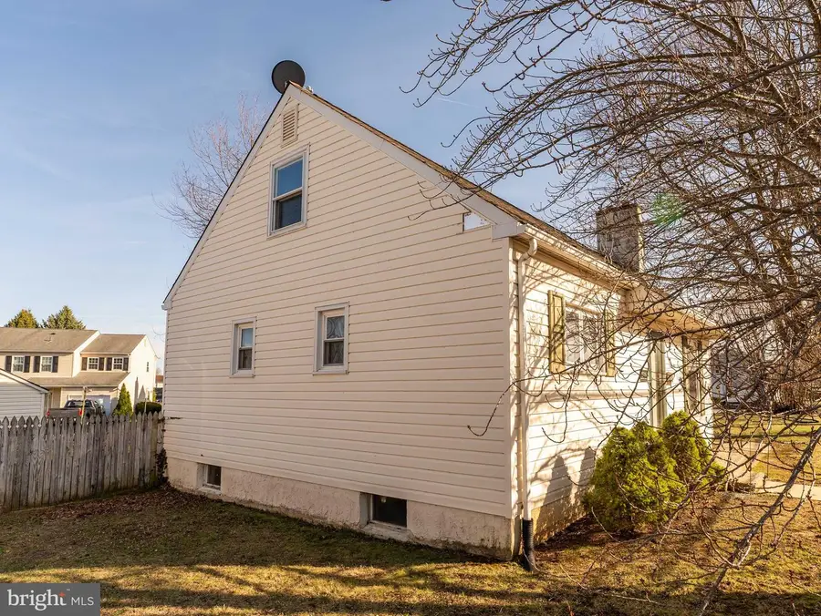 2715 W Dutton Mill Rd, Aston, PA 19014 - #3