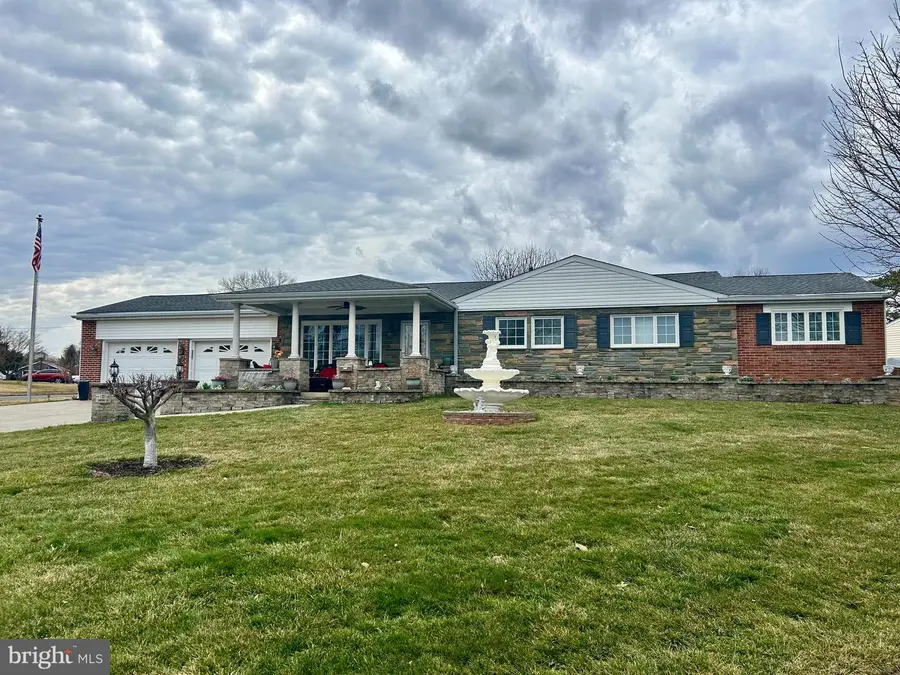 101 Shubrook Ln, Aston, PA 19014 - #2