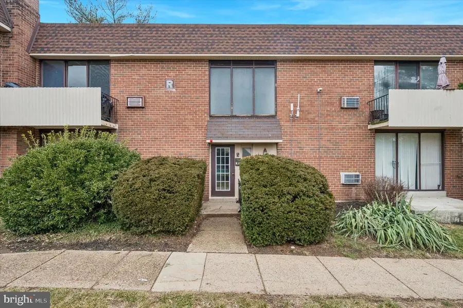 100 E Glenolden Ave #r-11, Glenolden, PA 19036 - #2