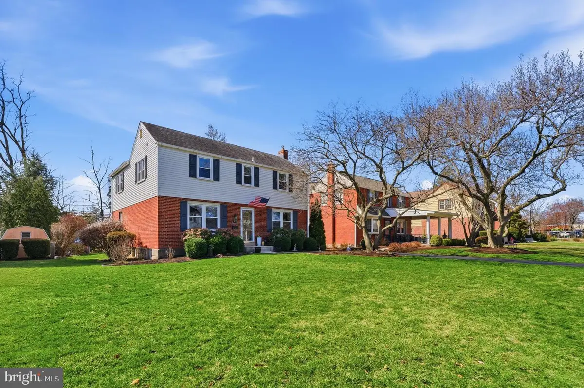 402 Twin Oaks Dr, Havertown, PA 19083 - #1