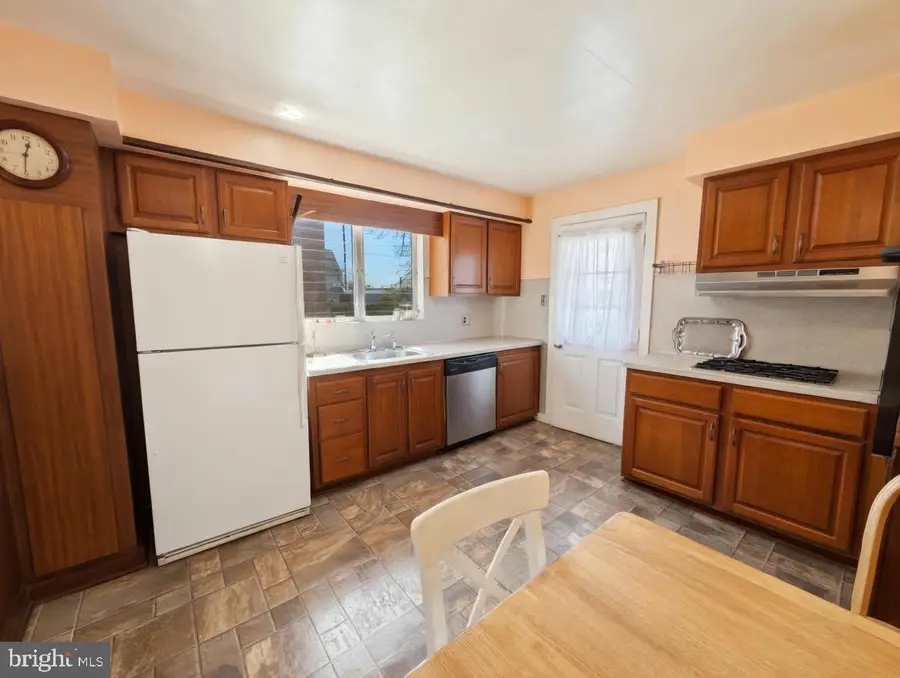 429 Sutton Ave, Folsom, PA 19033 - #3