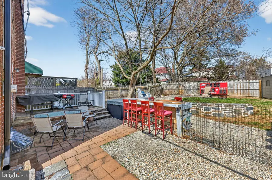 329 Holland St, Crum Lynne, PA 19022 - #2