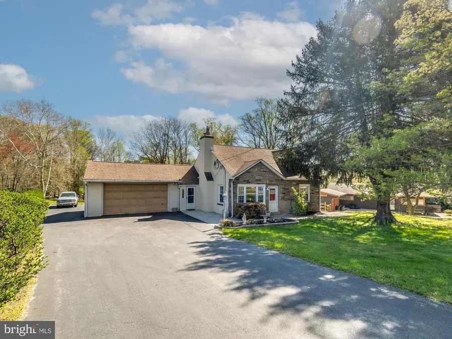 405 E Woodland Ave, Springfield, PA 19064 - #2