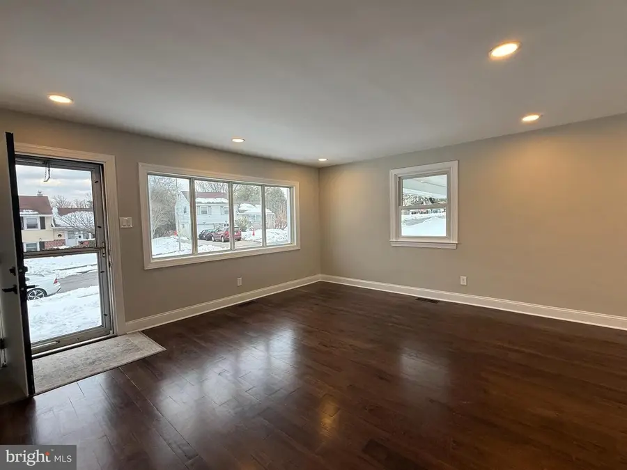 41 Dorset Dr, Broomall, PA 19008 - #3