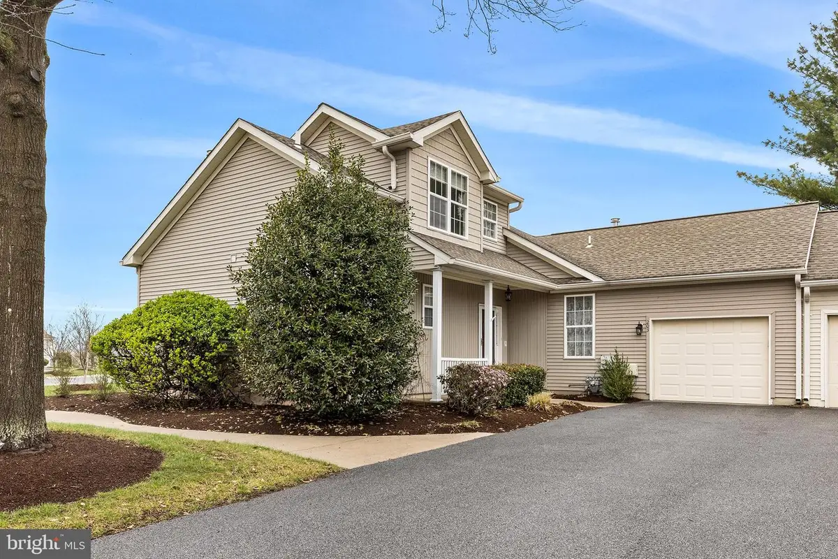 203 N Silver Fox Dr, Glen Mills, PA 19342 - #1