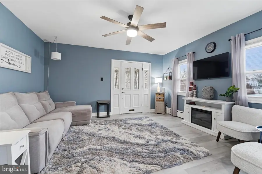 825-827 Broad St, Darby, PA 19023 - #3