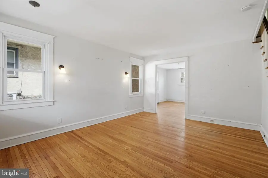 229 Barrington Rd, Upper Darby, PA 19082 - #3