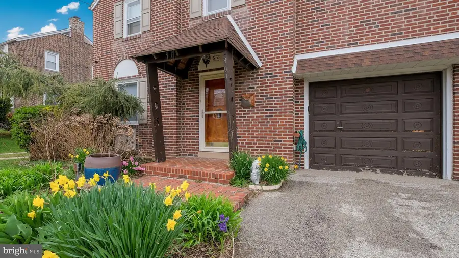 907 Kenwood Rd, Drexel Hill, PA 19026 - #3