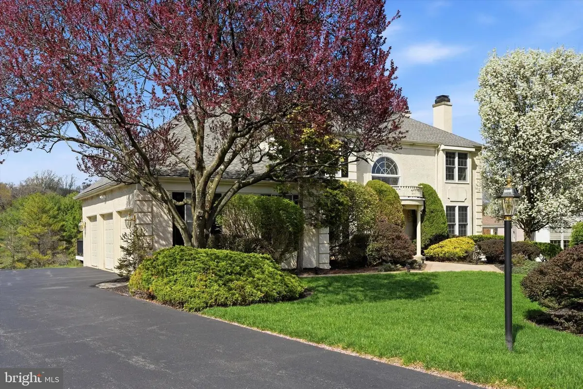 3 Honeysuckle Ln, Broomall, PA 19008 - #1