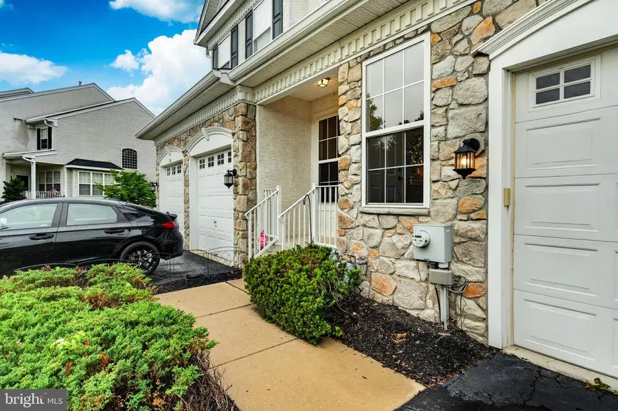 24 Portsmouth Cir, Glen Mills, PA 19342 - #2