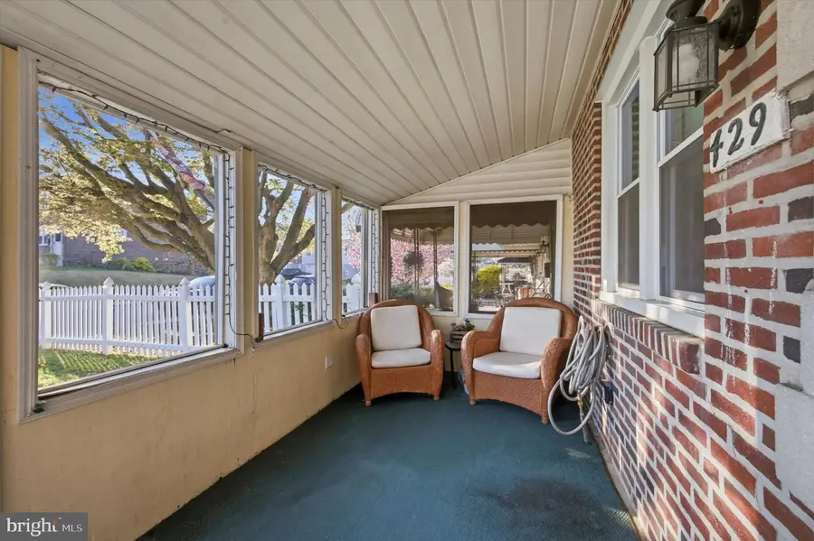 429 Seven Oaks Dr, Clifton Heights, PA 19018 - #3