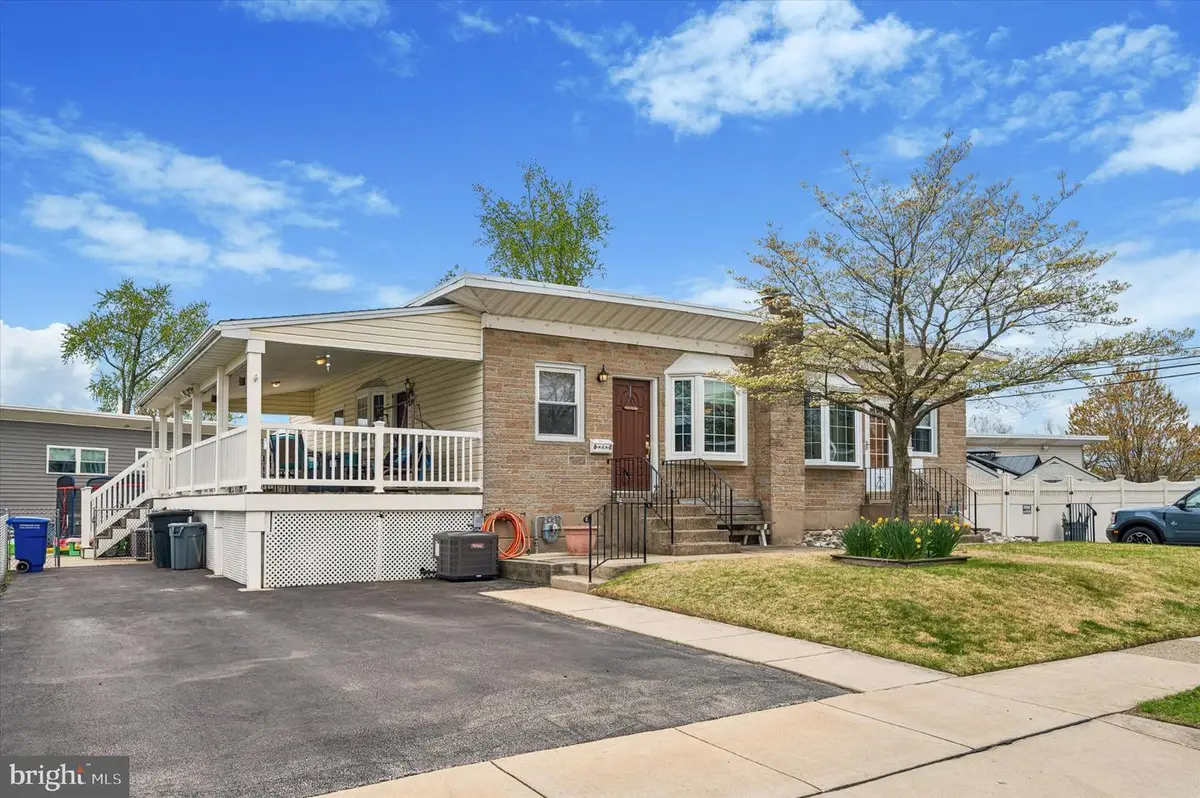 82 Hoffman Rd, Ridley Park, PA 19078 - #1