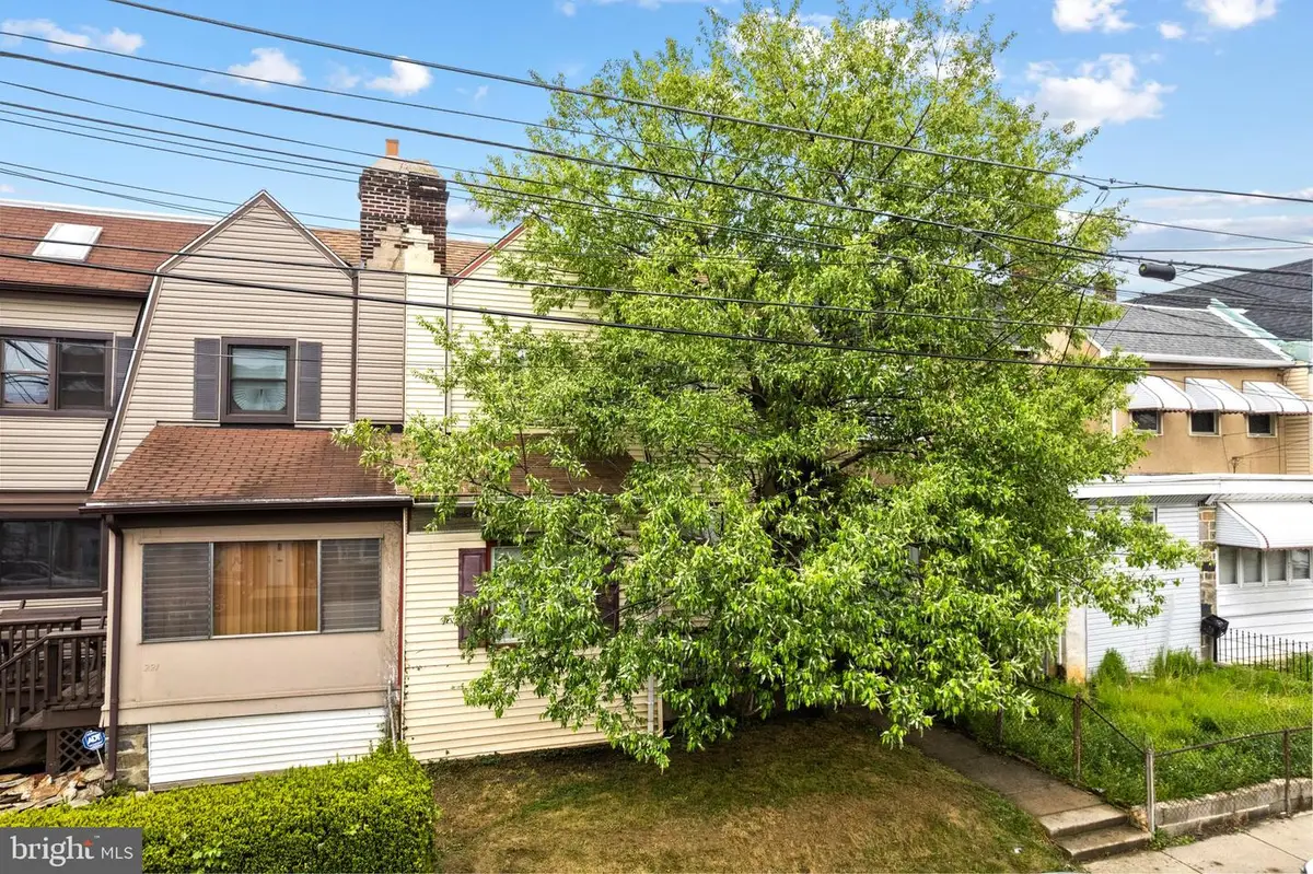 223 Long Ln, Upper Darby, PA 19082 - #1
