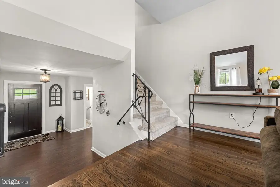 221 Hemlock Ln, Springfield, PA 19064 - #3