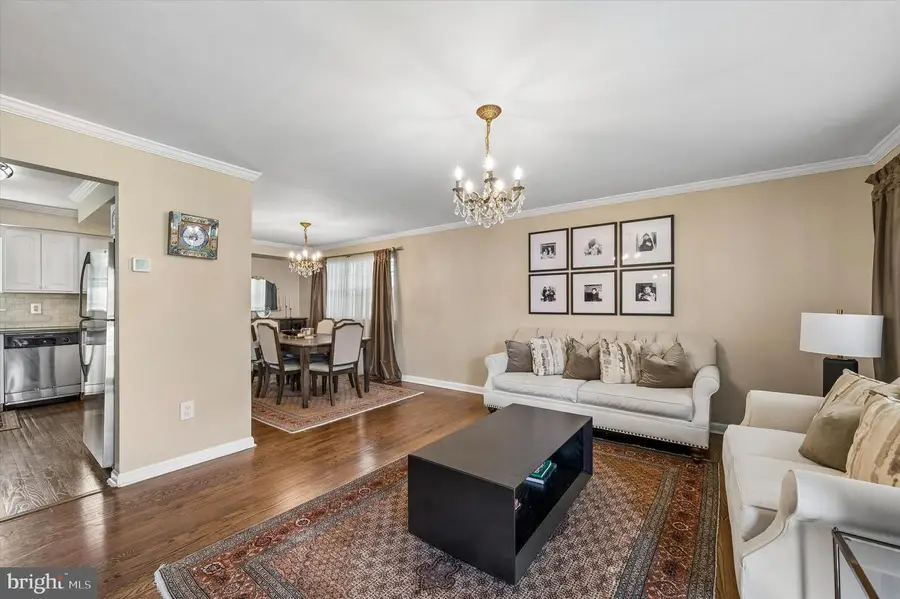 2920 Larkspur Ln, Secane, PA 19018 - #2