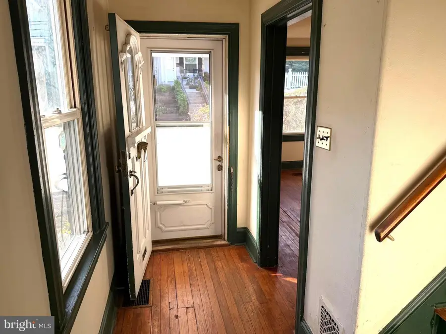 256 N Aberdeen Ave, Wayne, PA 19087 - #2