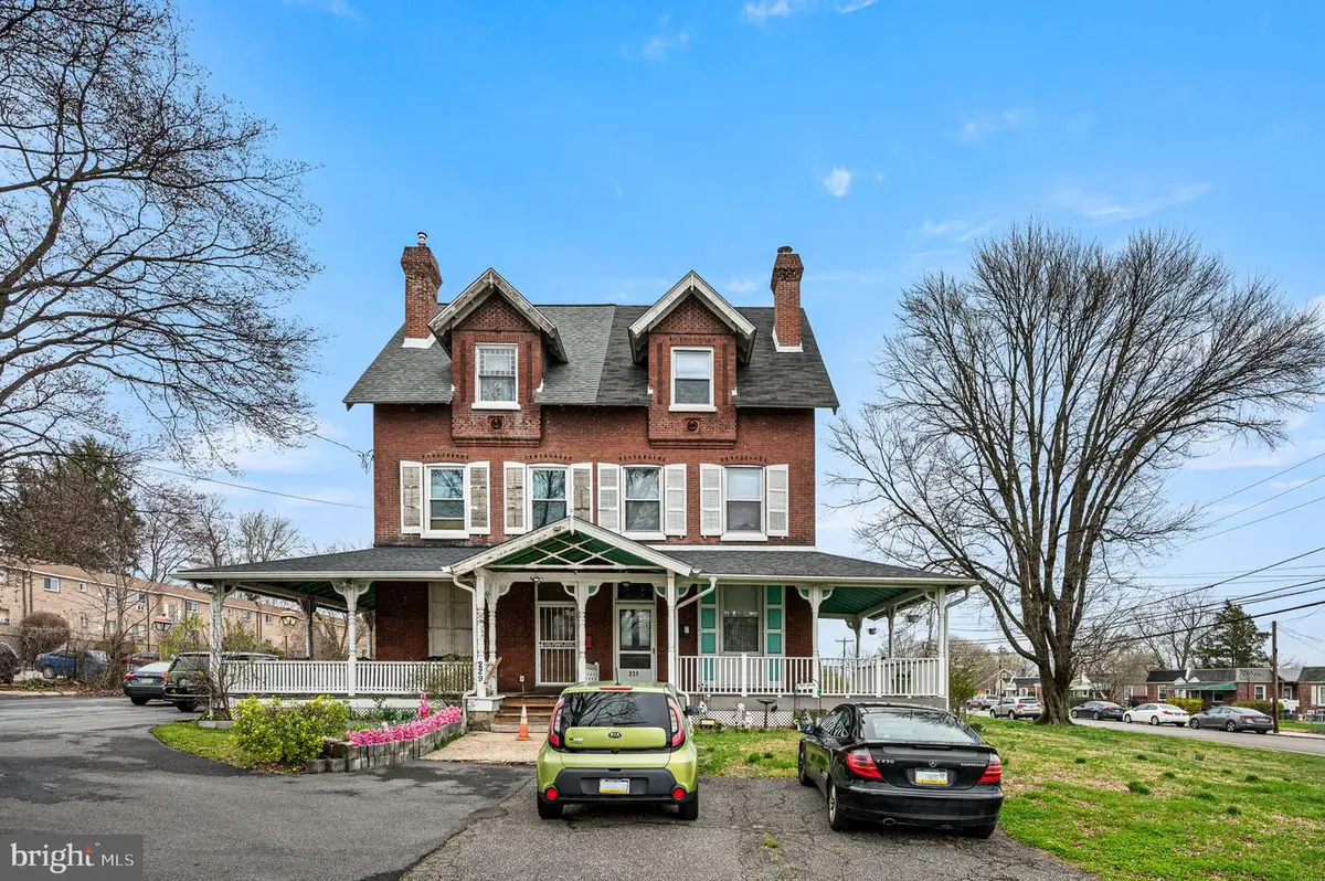 231 S Oak Ave, Clifton Heights, PA 19018 - #1