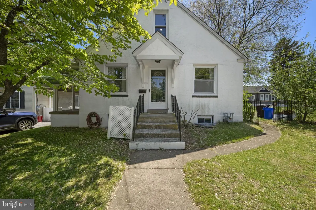 282 Davis Ave, Clifton Heights, PA 19018 - #1