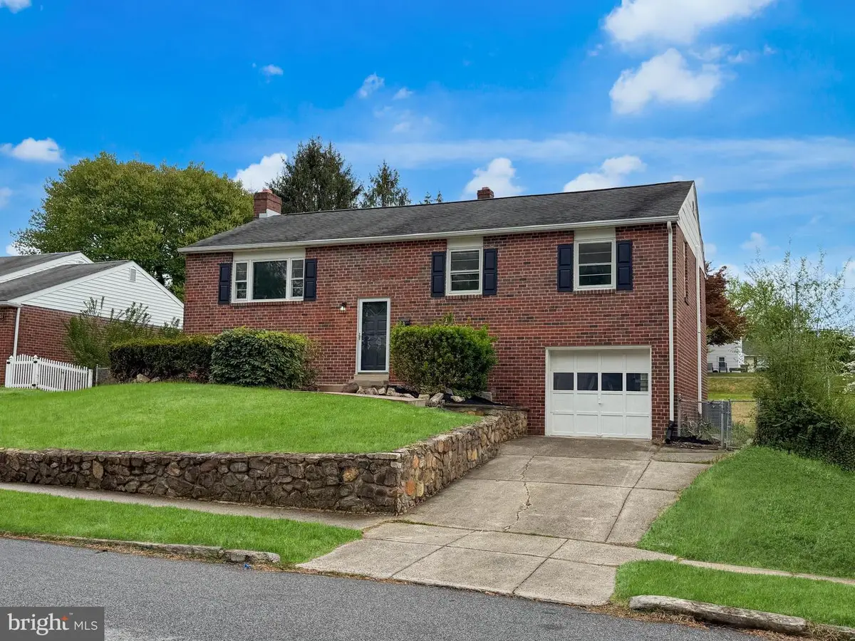 412 Camelot Dr, Brookhaven, PA 19015 - #1