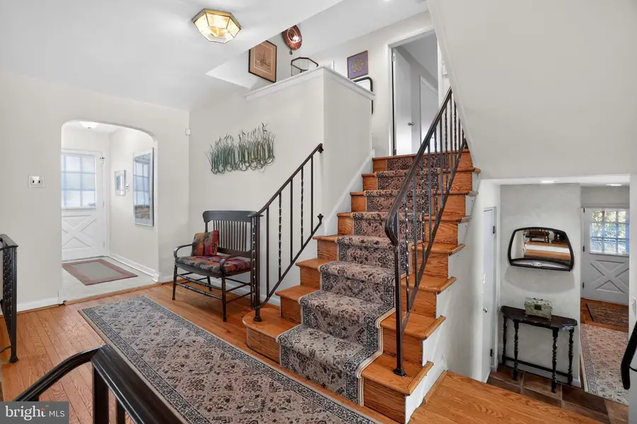 307 Colonial Dr, Wallingford, PA 19086 - #2