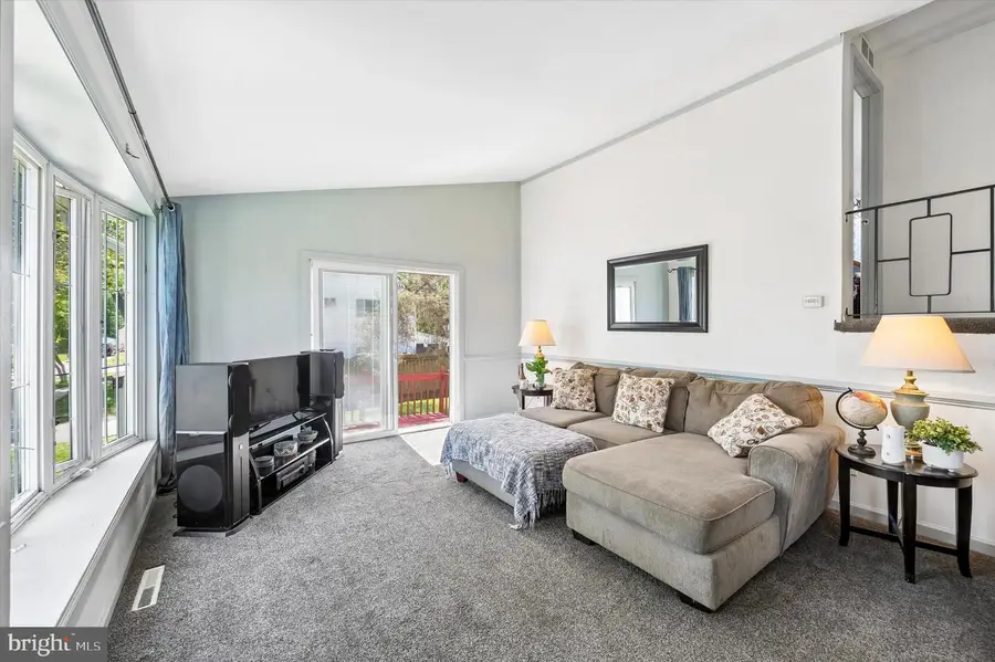 5 Stuart Dr, Aston, PA 19014 - #3