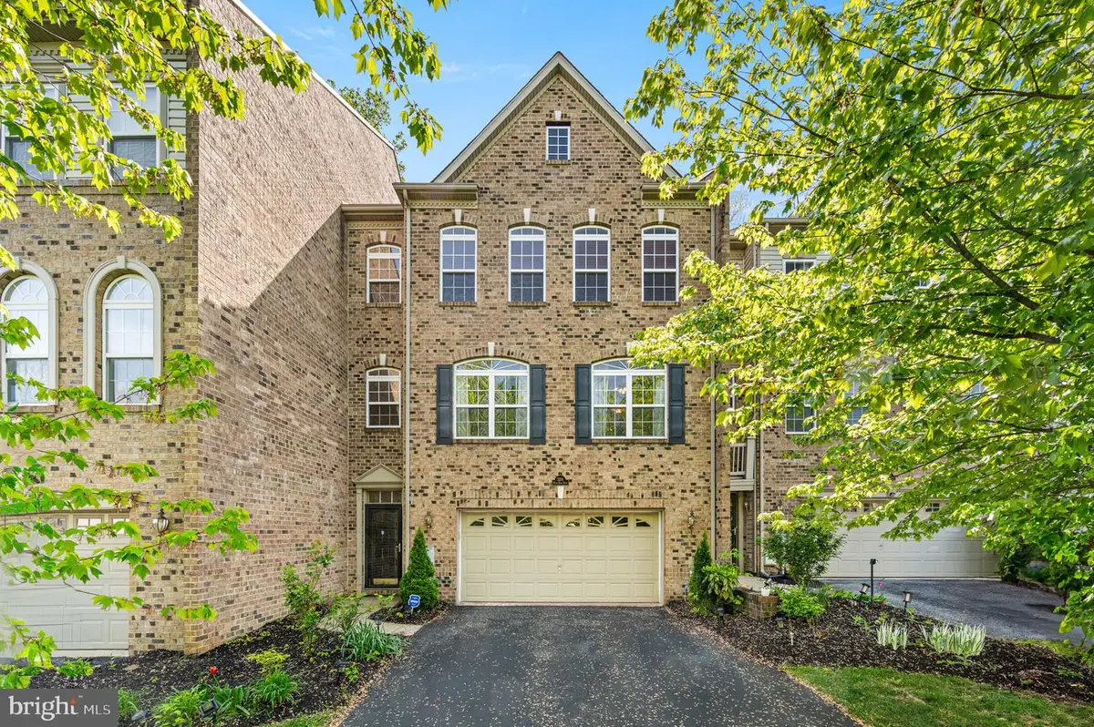 3158 Woods Edge Dr, Garnet Valley, PA 19060 - #1
