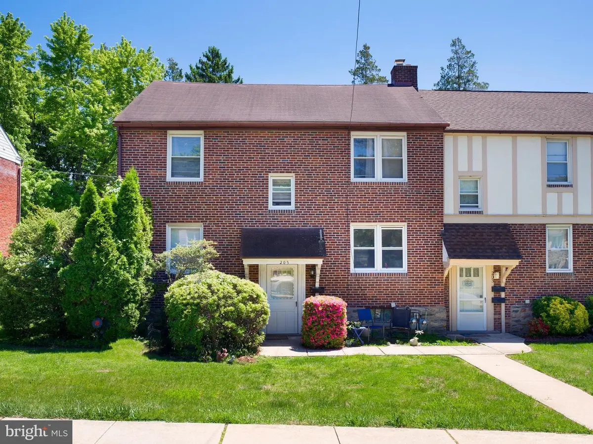 205 Hiawatha Ln, Drexel Hill, PA 19026 - #1