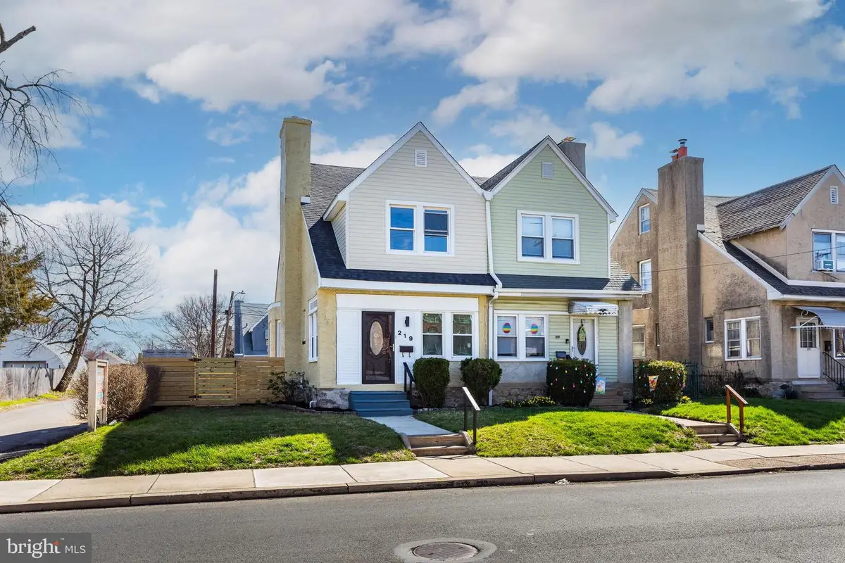 219 N Wycombe Ave, Lansdowne, PA 19050 - #1