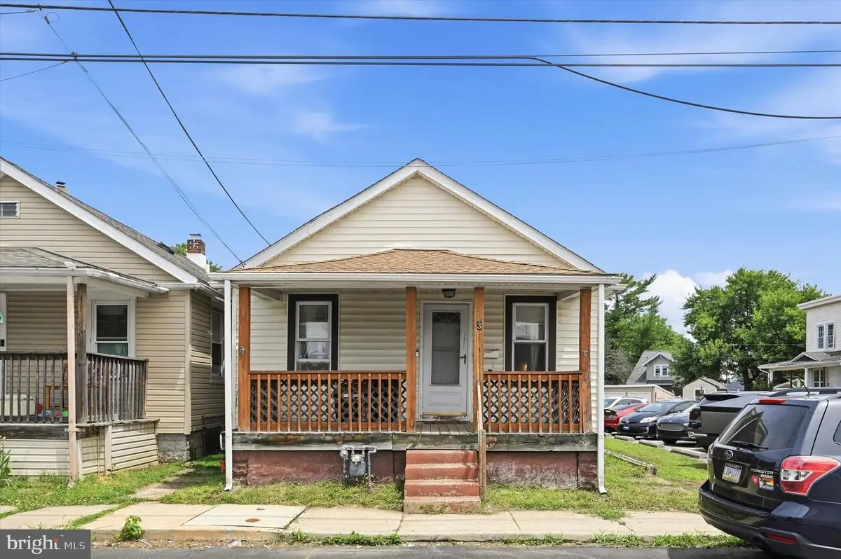 3 Norwood Dr, Marcus Hook, PA 19061 - #1