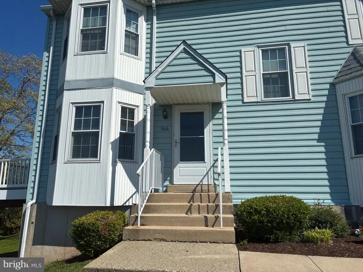 566 Applewood Ct, Upper Chichester, PA 19014 - #1