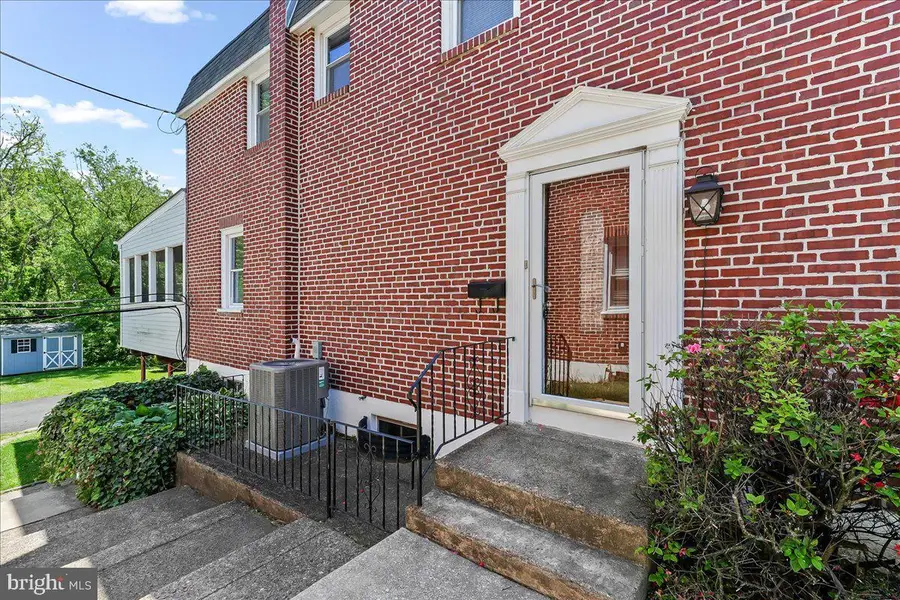 302 Lakeview Dr, Ridley Park, PA 19078 - #3