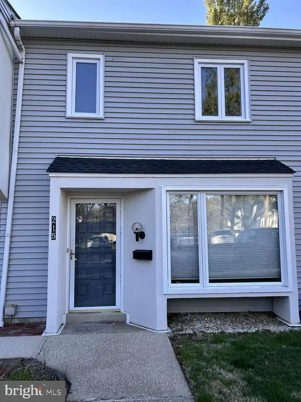 215 E Chelsea Cir, NEWTOWN SQUARE, PA 19073