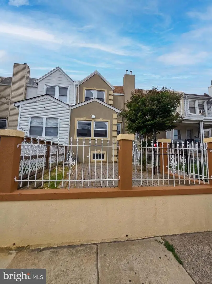 7153 Radbourne Rd, Upper Darby, PA 19082 - #1