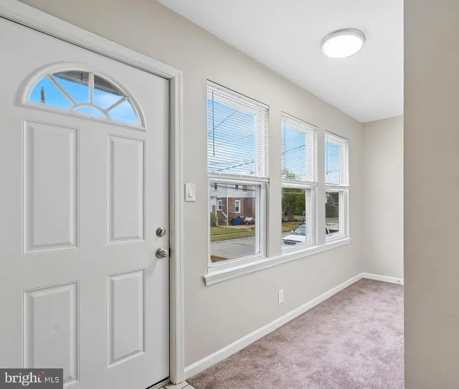 337 Seneca St, Lester, PA 19029 - #2