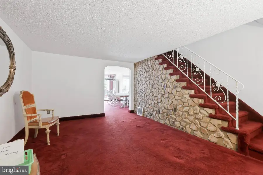 435 Seven Oaks Dr, Clifton Heights, PA 19018 - #2