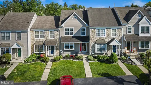 175 Megan Cir, ASTON, PA 19014
