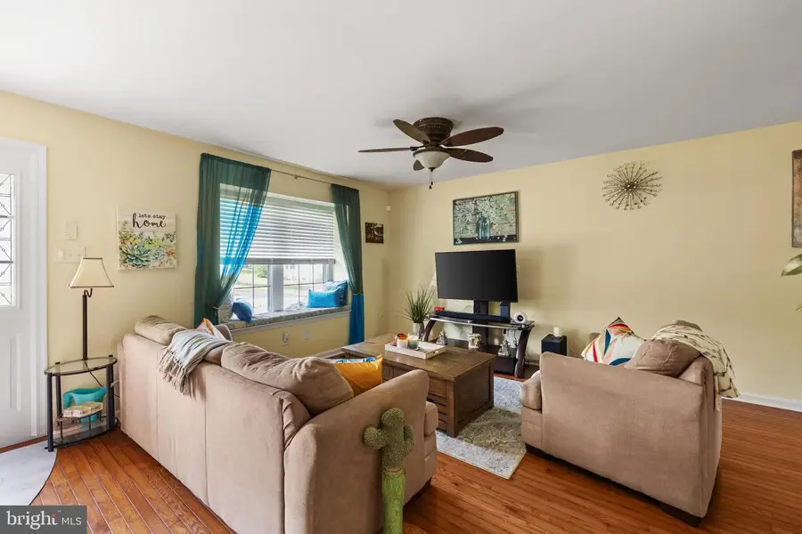 175 Megan Cir, Aston, PA 19014 - #3