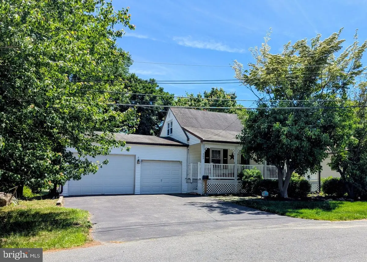 903 Galbraith Ave, Upper Chichester, PA 19061 - #1